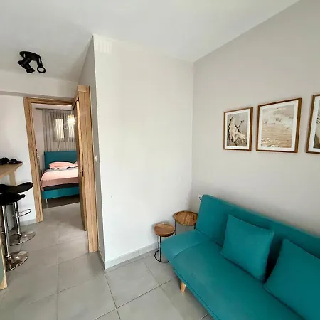 Charming With Pool In Apartament
